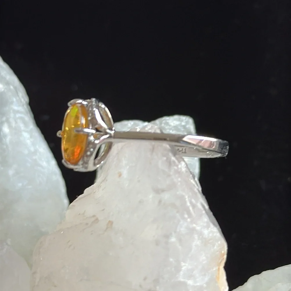 Ethiopian genuine faceted opal & sterling EUC solitaire ring w/ gemstone setting - Picture 4 of 5